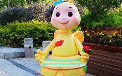動(dòng)物園創(chuàng)意玻璃鋼卡通蜜蜂雕塑